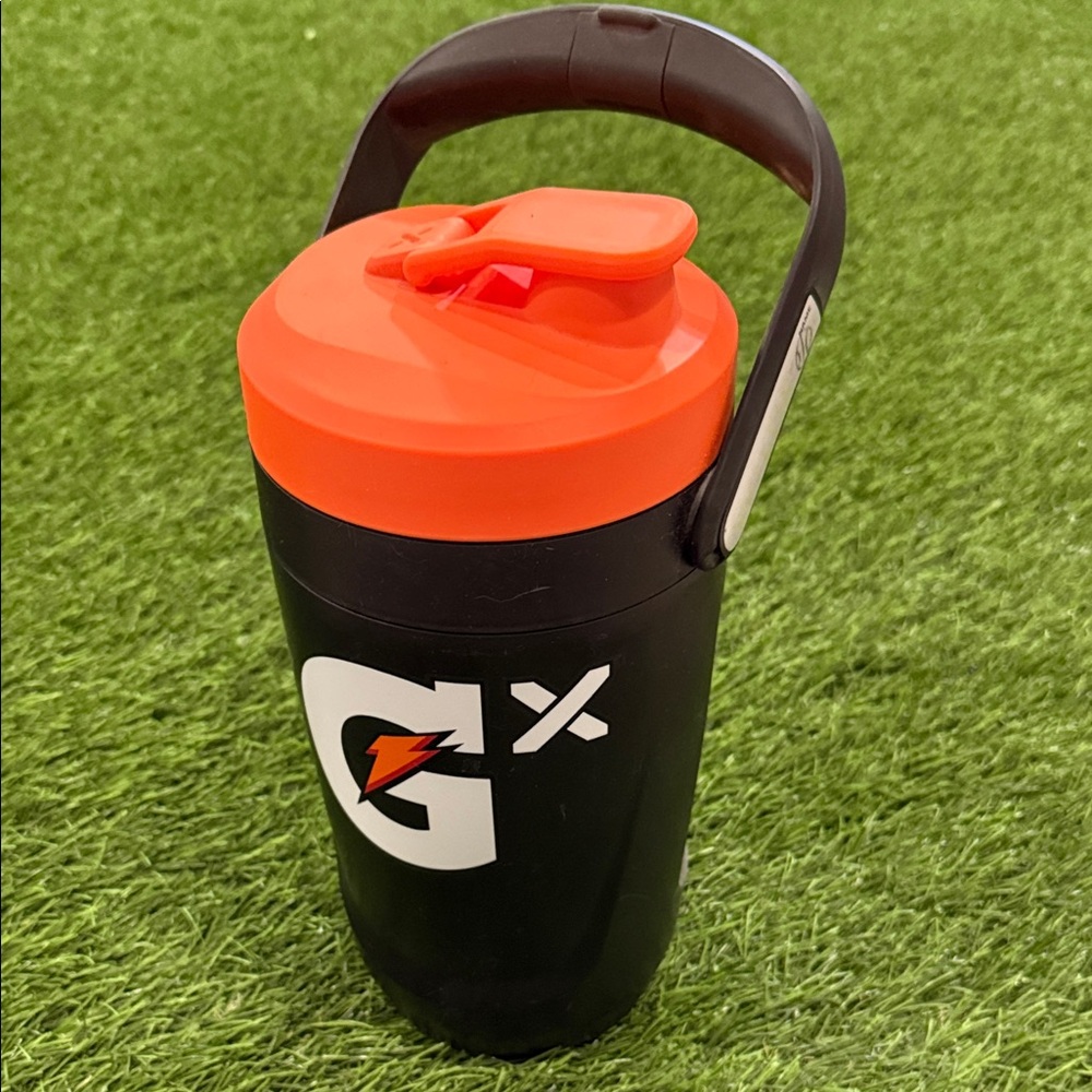 Gatorade Gx 64 oz Performance Jug. - Black